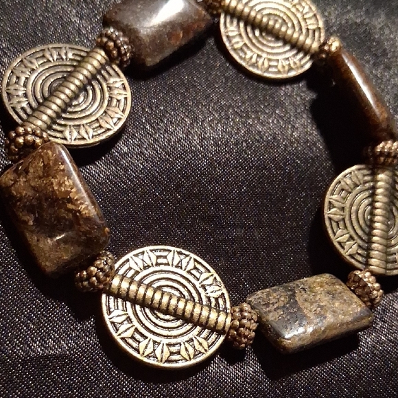 Coldwater Creek Brown Genuine Jasper and Gold Tone Aztec Statement Necklace. - Picture 3 of 16